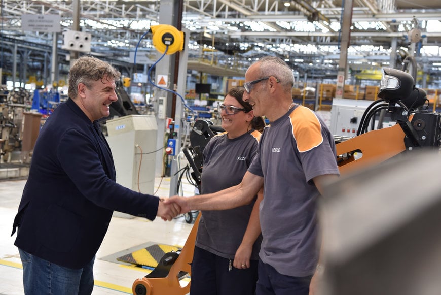 CNH inaugura a Lecce la linea di produzione della pala gommata compatta elettrica 